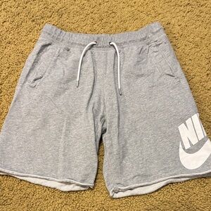 Nike Men's Athletic Shorts in Light Gray size medium